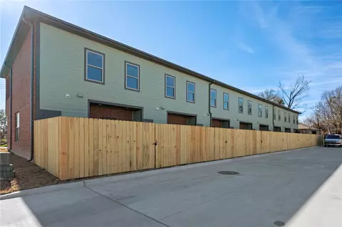 Exterior - 100 33rd W, Bryan, TX 77803 photo 3 of 4