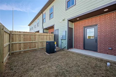 Exterior - 100 33rd W, Bryan, TX 77803 photo 2 of 4