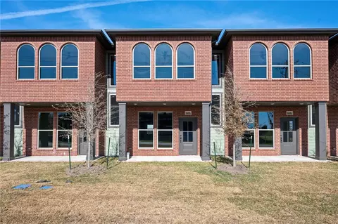 Exterior - 100 33rd W, Bryan, TX 77803 photo 4 of 4