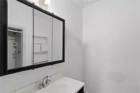 Bath - 1401 E 29th St, Bryan, TX 77802 photo 1 of 2