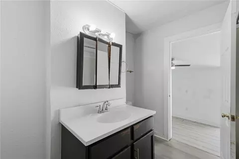 Bath - 1401 E 29th St, Bryan, TX 77802 photo 2 of 2