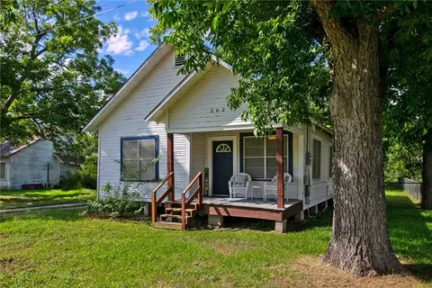 202 S Broadway St, Caldwell, TX 77836