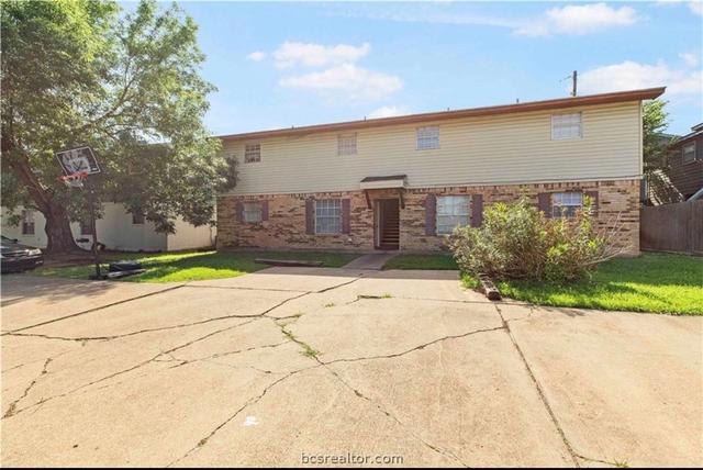 2400 Jaguar Ct, Bryan, TX 77807