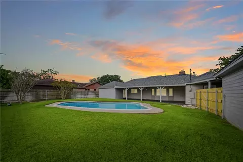 2504 Memorial Dr, Bryan, TX 77802