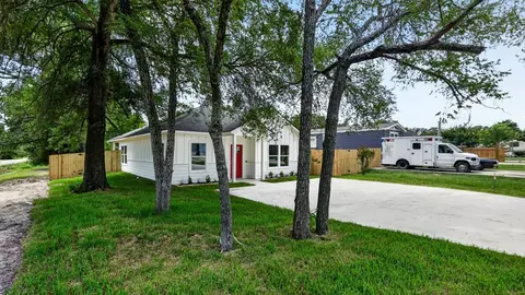 Exterior - 1901 Marshall Ave, Bryan, TX 77803 photo 4 of 5