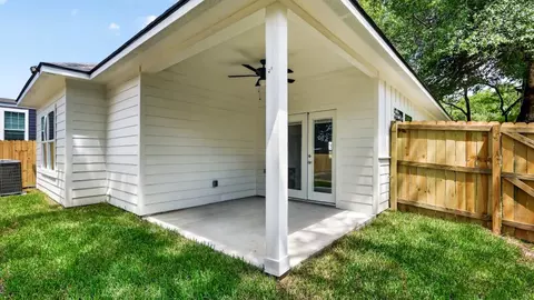 Exterior - 1901 Marshall Ave, Bryan, TX 77803 photo 2 of 5