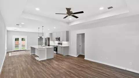 Entry Way - 1901 Marshall Ave, Bryan, TX 77803 photo 1 of 3