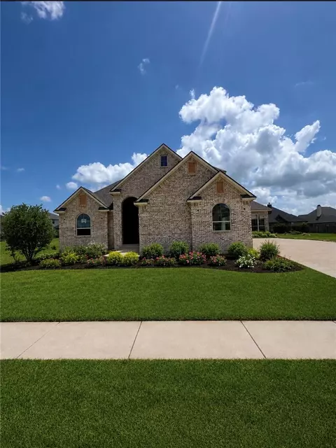 4751 Coral River Rd, College Station, TX 77845