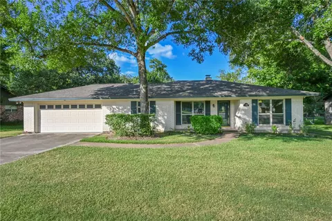 1907 Langford St, College Station, TX 77840