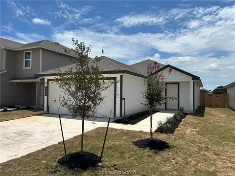 117 Mullins Dr, Rockdale, TX 76567