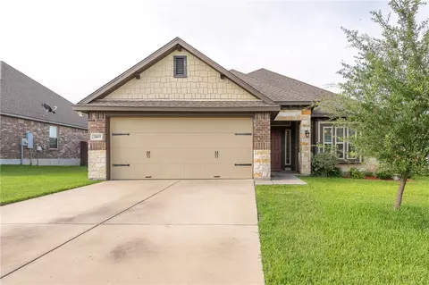 7403 Masters Dr, Navasota, TX 77868