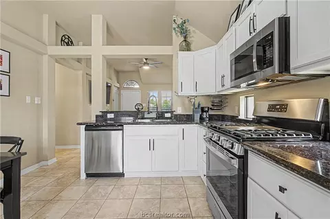 Kitchen - 2026 Mountain Wind Loop, Bryan, TX 77807 photo 2 of 3