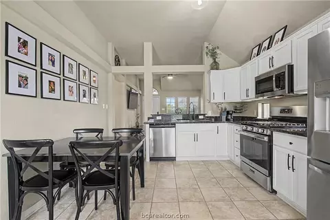 Kitchen - 2026 Mountain Wind Loop, Bryan, TX 77807 photo 3 of 3