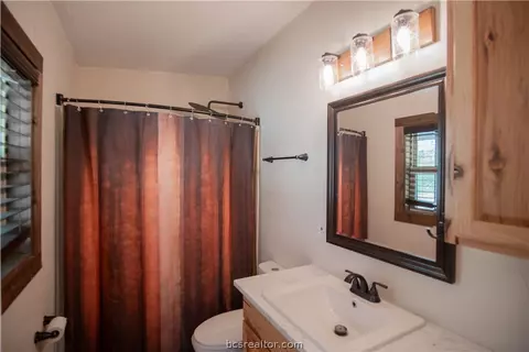 Bath - 11696 Long Trussel Rd, Bryan, TX 77808 photo 1 of 4