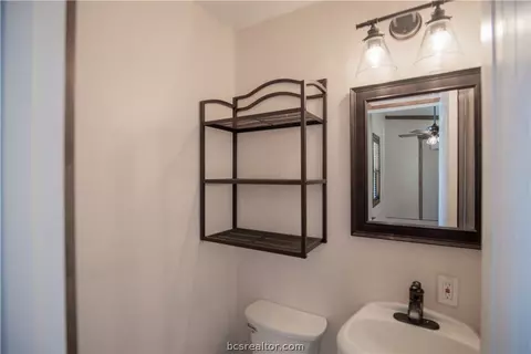 Bath - 11696 Long Trussel Rd, Bryan, TX 77808 photo 3 of 4