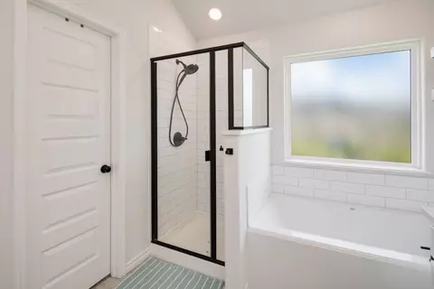 Bath - 3105 Tarleton Ct, Bryan, TX 77808 photo 3 of 4