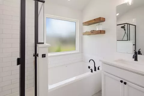 Bath - 3105 Tarleton Ct, Bryan, TX 77808 photo 2 of 4