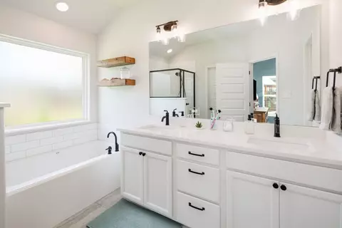 Bath - 3105 Tarleton Ct, Bryan, TX 77808 photo 1 of 4