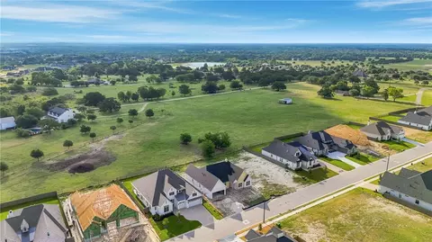 7040 Skipping Rock Path, Bryan, TX 77808 photo 4