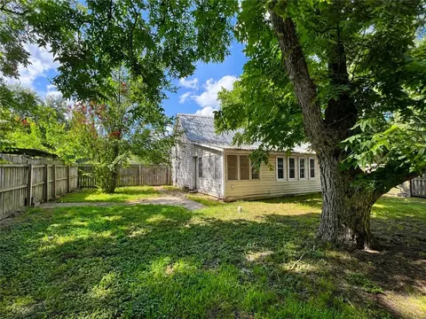 616 N Sharp St, Franklin, TX 77856 photo 8