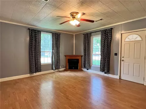 616 N Sharp St, Franklin, TX 77856 photo 2