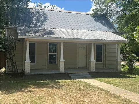 616 N Sharp St, Franklin, TX 77856 photo 1