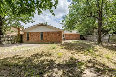 3015 Red Robin Loop, Bryan, TX 77802 photo 17