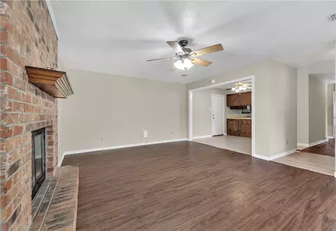 3015 Red Robin Loop, Bryan, TX 77802 photo 3