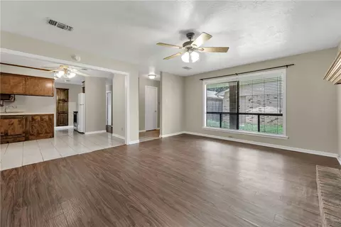 3015 Red Robin Loop, Bryan, TX 77802 photo 2