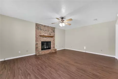 3015 Red Robin Loop, Bryan, TX 77802 photo 4