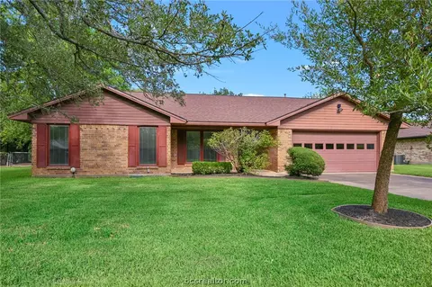2011 Langford St, College Station, TX 77840