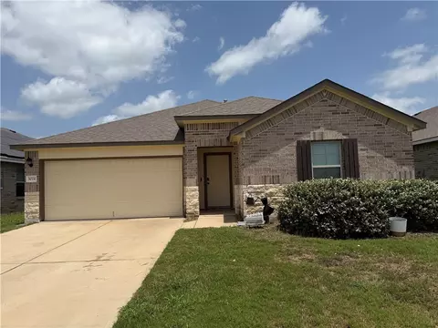 8024 Front Nine Ln, Navasota, TX 77868
