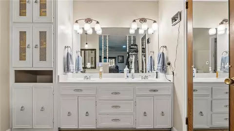 Bath - 3901 Oak Bend Dr, Bryan, TX 77802 photo 2 of 3
