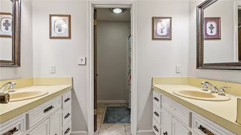 Bath - 3901 Oak Bend Dr, Bryan, TX 77802 photo 1 of 3