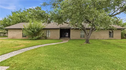 3901 Oak Bend Dr, Bryan, TX 77802