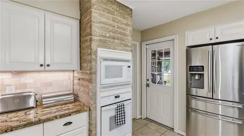 Kitchen - 3901 Oak Bend Dr, Bryan, TX 77802 photo 7 of 8