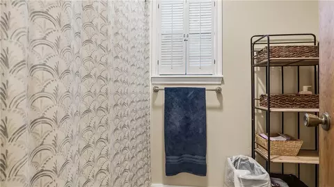 Bath - 3901 Oak Bend Dr, Bryan, TX 77802 photo 3 of 3