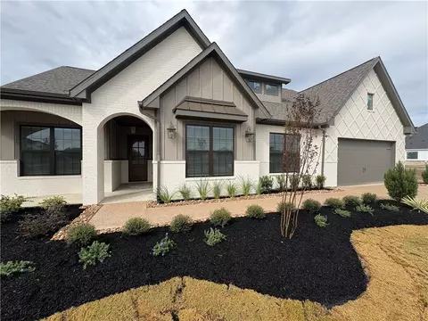 4600 Coral River Rd, College Station, TX 77845
