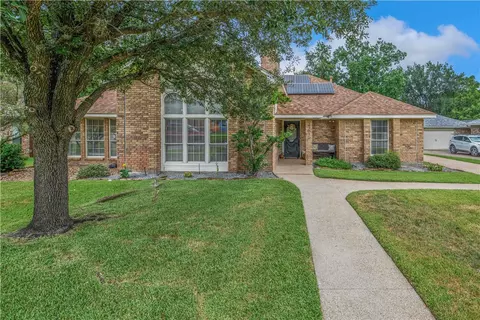 2307 W Briargate Dr, Bryan, TX 77802