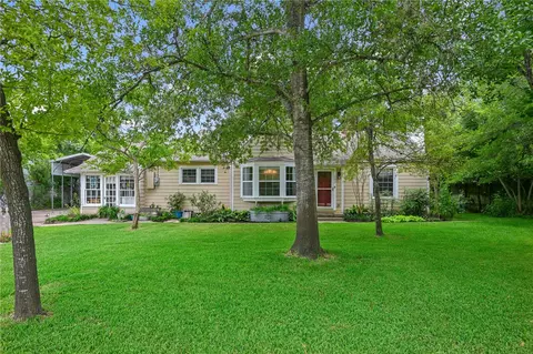 Exterior - 733 Eagle Pass St, Bryan, TX 77802 photo 6 of 14