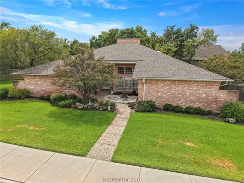 300 Chimney Hill Dr, College Station, TX 77840