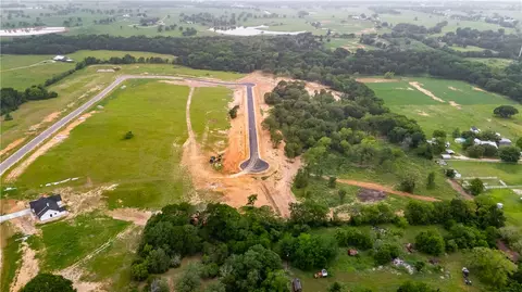 138 Pueblo Dr, Caldwell, TX 77836