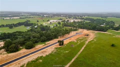 141 Pueblo Dr, Caldwell, TX 77836