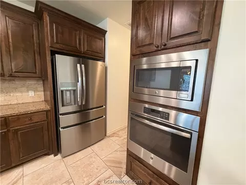 Kitchen - 3092 Archer Cir, Bryan, TX 77808 photo 7 of 7
