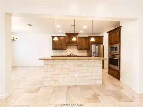Kitchen - 3092 Archer Cir, Bryan, TX 77808 photo 4 of 7