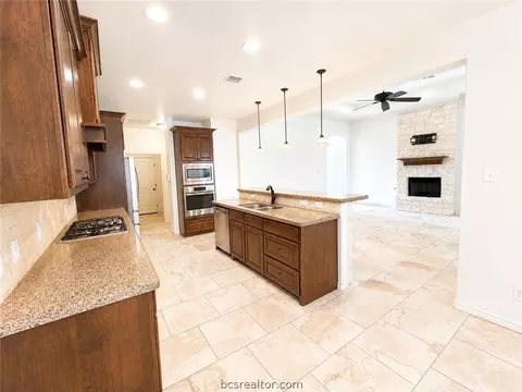 Kitchen - 3092 Archer Cir, Bryan, TX 77808 photo 3 of 7