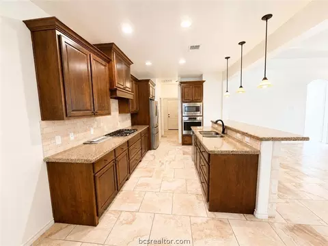 Kitchen - 3092 Archer Cir, Bryan, TX 77808 photo 6 of 7