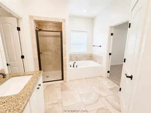 Bath - 3092 Archer Cir, Bryan, TX 77808 photo 3 of 6