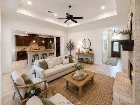 Living - 3092 Archer Cir, Bryan, TX 77808 photo 1 of 2