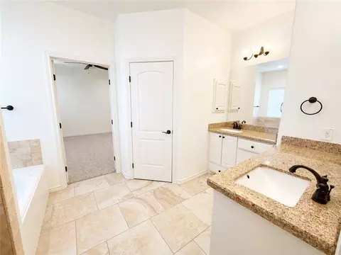 Bath - 3092 Archer Cir, Bryan, TX 77808 photo 2 of 6